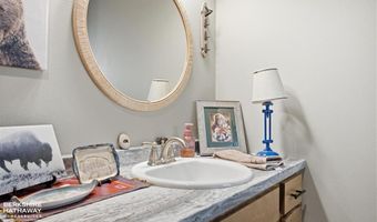 8 Lakota Ct, Cody, WY 82414