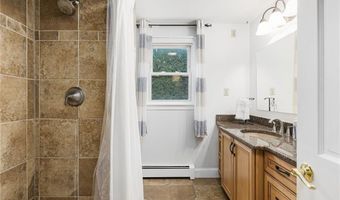 7 Jencks Rd, Cumberland, RI 02864