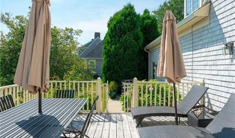 167 Meadow Ln, Middletown, RI 02842
