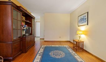 38 Woodside Dr, Albany, NY 12208