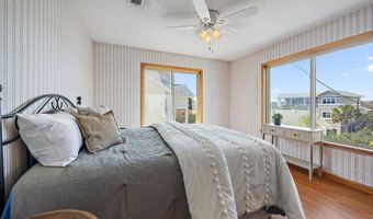 1879 BEACH Ave, Atlantic Beach, FL 32233