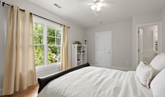 7032 WILSON Ln, Bethesda, MD 20817