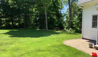668 Huckleberry Hill Rd, Avon, CT 06001