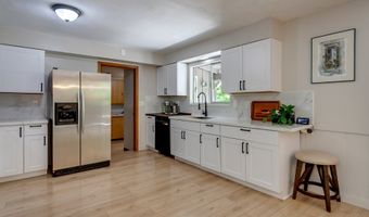 10210 SW CRESTWOOD Ct, Beaverton, OR 97008