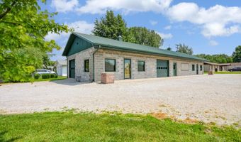 1321 W Spresser St, Taylorville, IL 62568