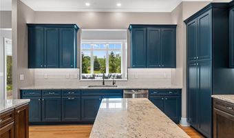 435 Dunwoody Dr, Aurora, OH 44202