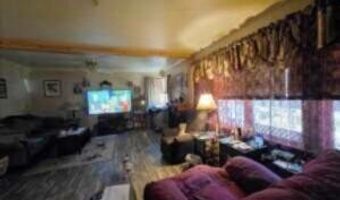 312 S Oak Ave, Aurora, MO 65605