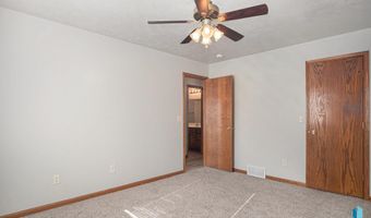 421 N 9th Ave, Brandon, SD 57005