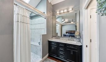 302 Fox Hollow Woods Dr, Ballwin, MO 63021