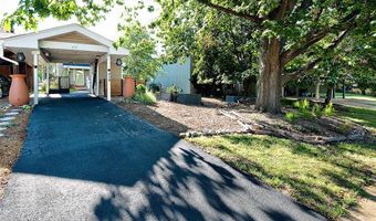 418 Great Hill Dr, Ballwin, MO 63021