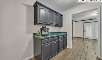 317 Dillard Dr, Jefferson, NC 28640