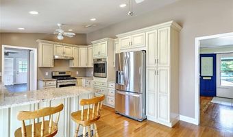 45 Countryside Dr, North Providence, RI 02904