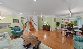 6816 SHRINE Ct, Annandale, VA 22003