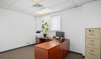 813 E LINCOLNWAY, Cheyenne, WY 82001