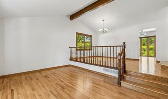 3051 N Huntington Dr, Arlington Heights, IL 60004