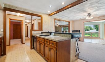 1108 2nd St SW, Dyersville, IA 52040