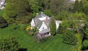 14 Leroy Ave, Newport, RI 02840
