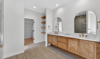 422 NE Lakota Dr, Adrian, MO 64720