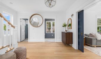 104 Second St, Newport, RI 02840