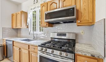 23 Jumping Brook Ln, Barnegat, NJ 08005