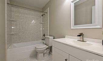7916 Charter Oak Ln, Charlotte, NC 28226