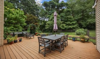 13 Swartzel Dr, Middletown, NJ 07748