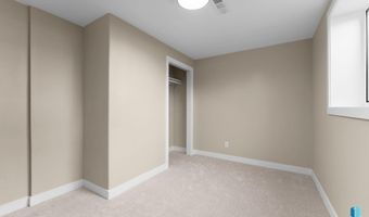 813 E Heatherwood Dr, Brandon, SD 57005