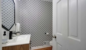 813 Lakeshore Dr, Berkeley Lake, GA 30096