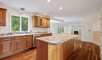 54 Trillium Trl, Bangor, ME 04401