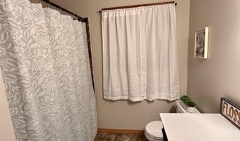 300 Kellogg Ln, Auburn, KS 66402