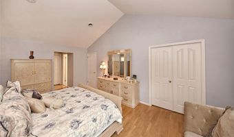 191 Cherry Ln, Airmont, NY 10952