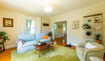 21 Elm St, Belfast, ME 04915