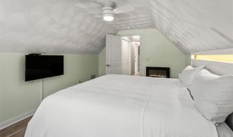8 Mckay Ct, Warwick, RI 02889