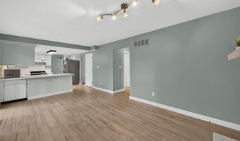 1592 Greenfield Crossing Ct, Ballwin, MO 63021