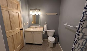 99 Yankee Ave, Bangor, ME 04401
