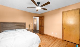 201 S 5th Ave, Brandon, SD 57005
