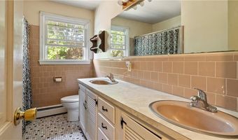 5 Fishing Cove Rd, North Kingstown, RI 02852