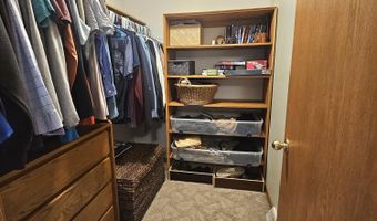 2510 Bobbie Dr, Aberdeen, SD 57401