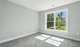 13 Kenwood Cir, Bloomfield, CT 06002