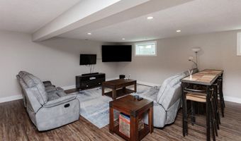 625 Meadow Rd, Adel, IA 50003