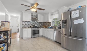 170 Red Oak Rd, Bridgeport, CT 06606