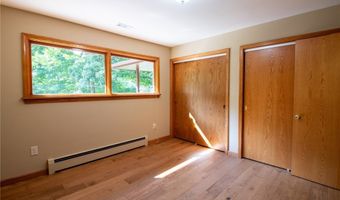 1341 Valley Dr, Akron, OH 44312