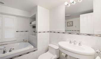 40 Quail Hollow Rd, Cranston, RI 02920