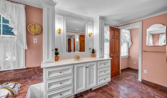 20 Bolleswood Ln, Avon, CT 06001
