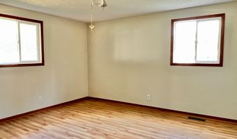 1047 Oak Dr, Altoona, WI 54720