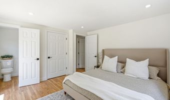 632 Raymond Rd, Chester, NH 03036