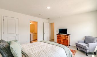 677 Crossings Ln, Akron, OH 44320