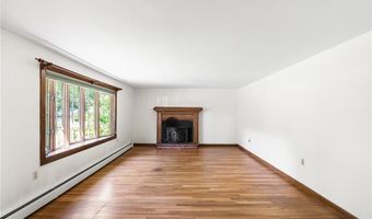 105 Fairfield Dr, North Kingstown, RI 02852