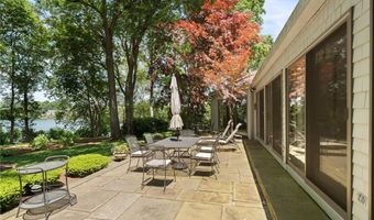 125 Woodruff Ave, Narragansett, RI 02882