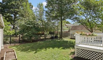 2323 N BURLINGTON St, Arlington, VA 22207